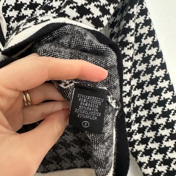 Cyrus Classic Black & White Houndstooth Cardigan Sweater - Picture 6 of 6